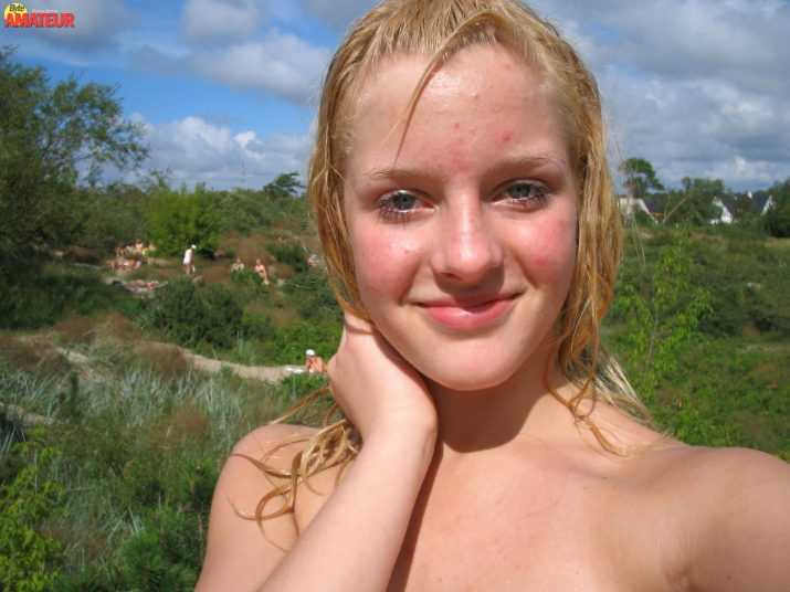 dos-teen-rubias-desnudas-en-la-playa-17