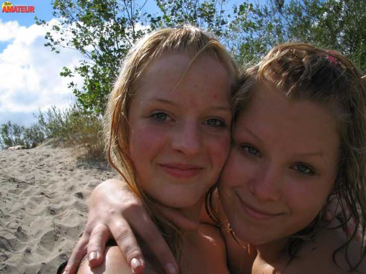 dos-teen-rubias-desnudas-en-la-playa-18