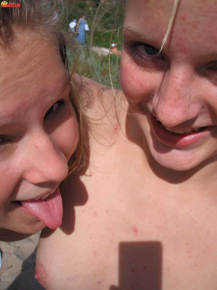 dos-teen-rubias-desnudas-en-la-playa-40