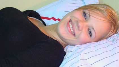 Jovencita rubia desnuda