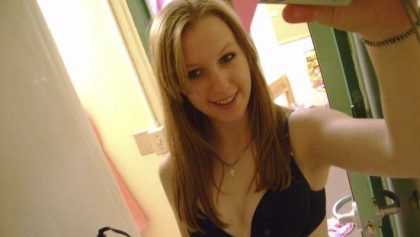 Linda rubia selfie porno