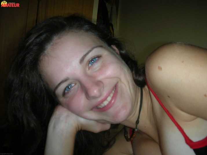 preciosa-ojos-azules-chupando-verga-10