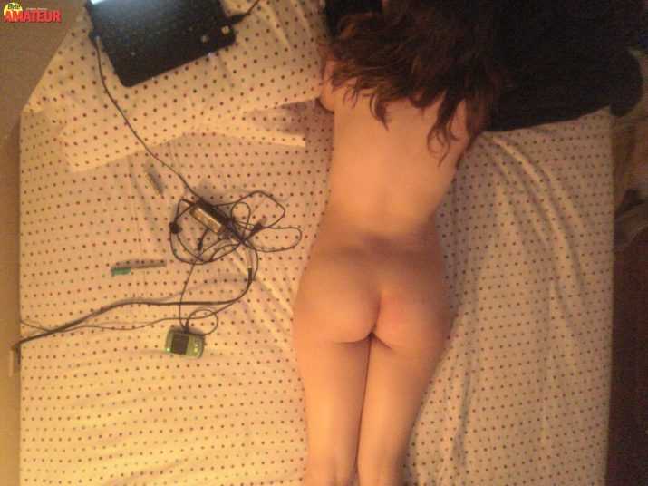 tierna-jovencita-con-el-dedo-en-el-culo-33