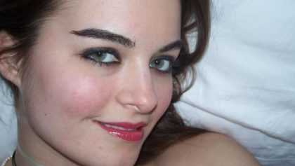Hermosa ojos verdes masturbándose