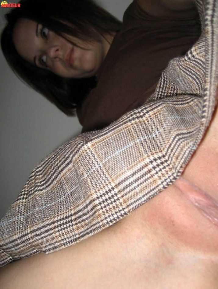 Jovencita metiendose el dedo (25)