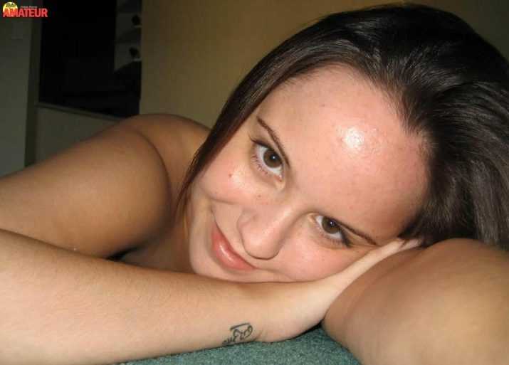 Jovencita metiendose el dedo (32)