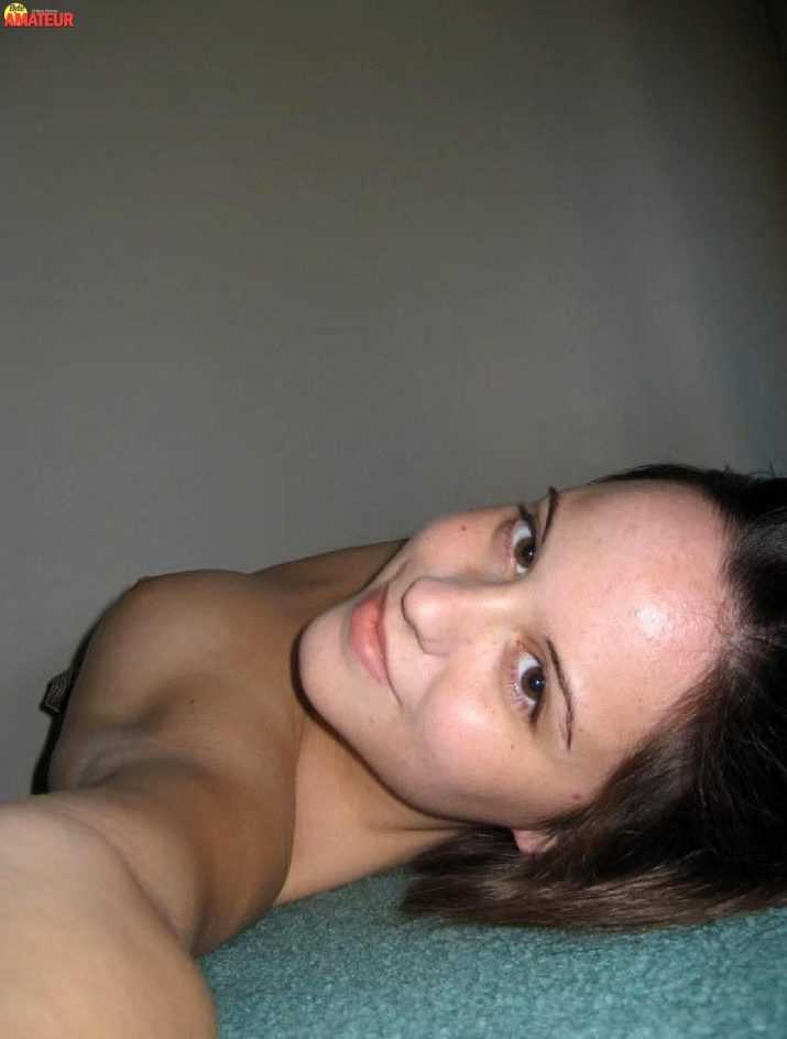 Jovencita metiendose el dedo (76)