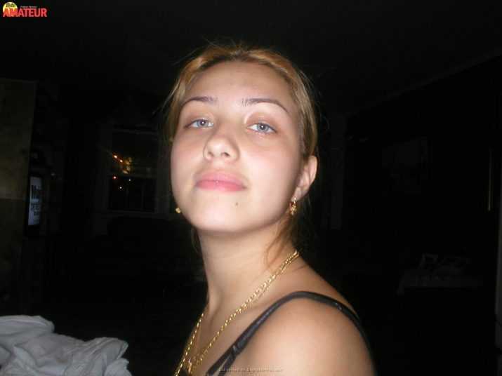 latina-bonitos-ojos-cogiendo-13