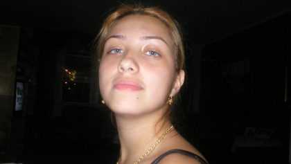 Latina bonitos ojos cogiendo