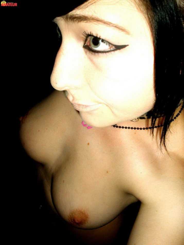 punk-tetona-selfie-porno-44