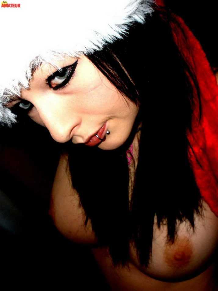 punk-tetona-selfie-porno-57