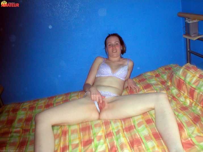 rellenita-blanca-con-semen-en-las-tetas-3