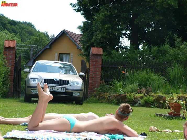 jovencitas-topless-en-fiesta-de-piscina-5