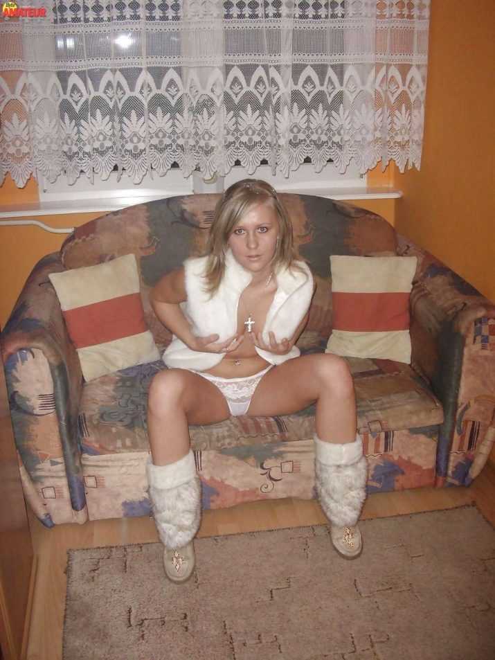 preciosa-rubia-desnuda-17