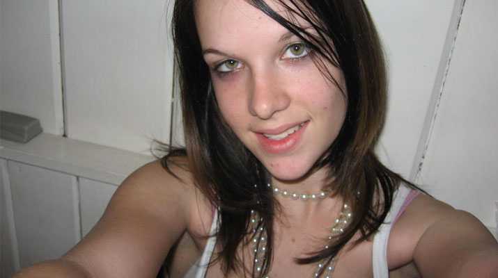 Belleza ojos verdes desnuda