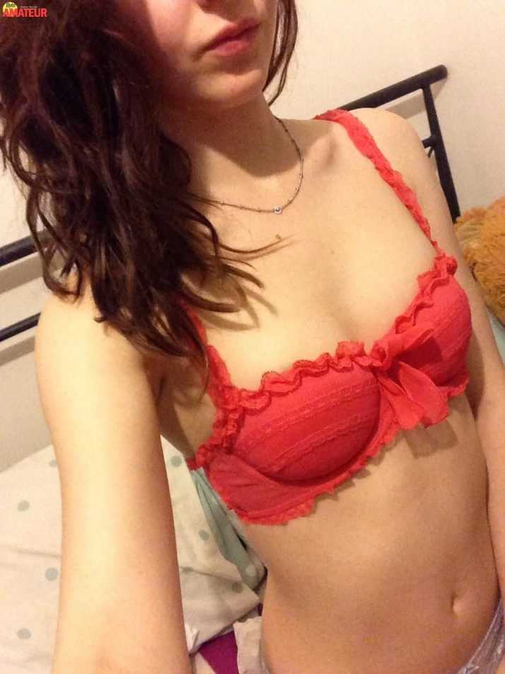 jovencita-anonima-mostrando-tetas-1