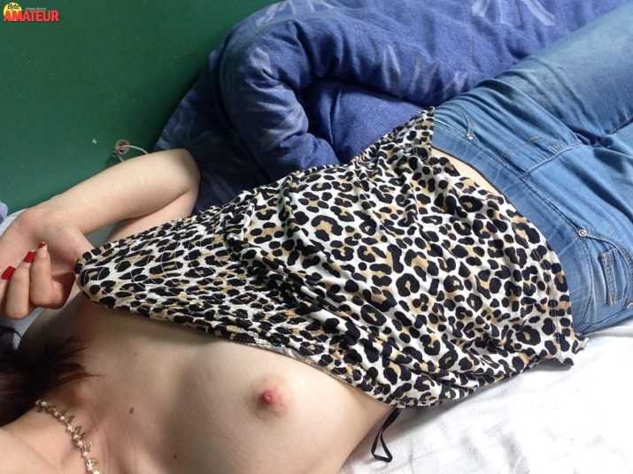 jovencita-anonima-mostrando-tetas-28