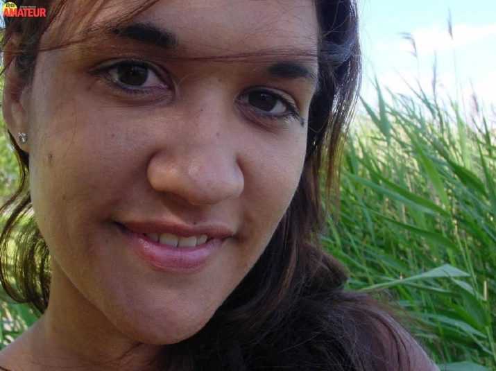 latina-desnuda-en-el-monte-15