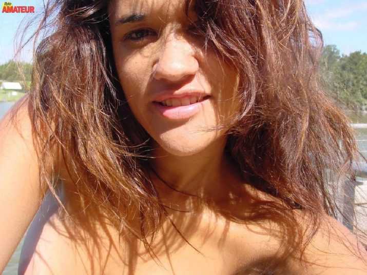 latina-desnuda-en-el-monte-2