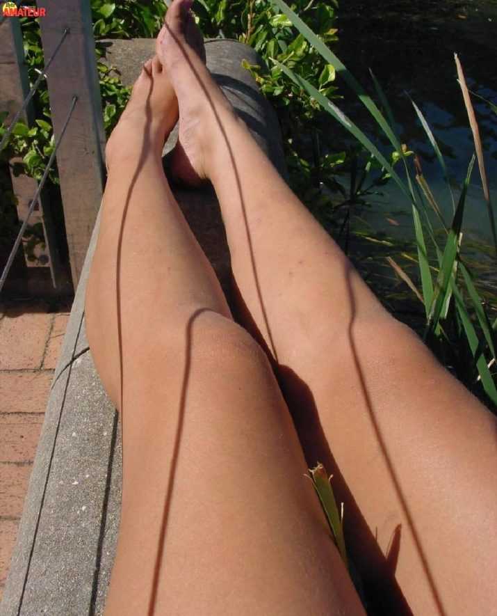 latina-desnuda-en-el-monte-23