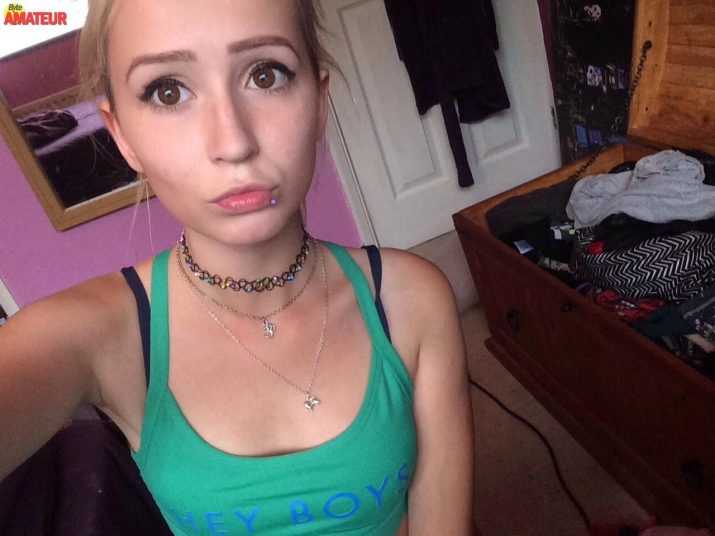 rubia-delgada-selfie-porno-27
