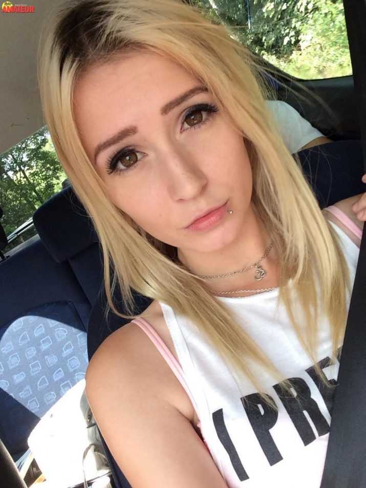 rubia-delgada-selfie-porno-63