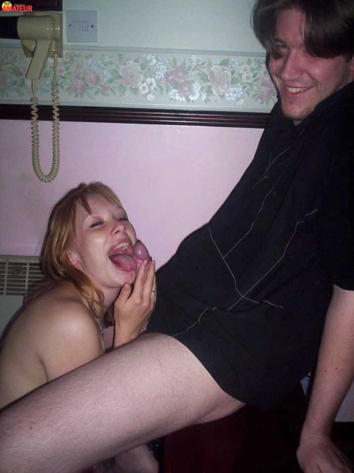 rubia-natural-con-dos-pollas-43