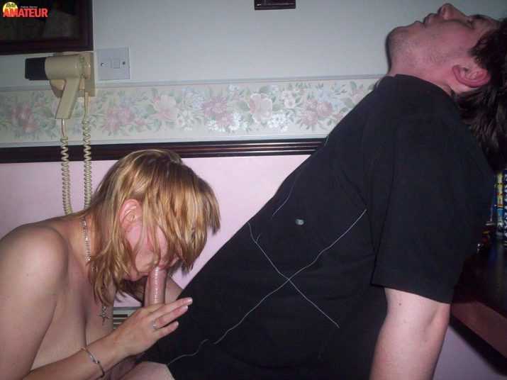 rubia-natural-con-dos-pollas-74