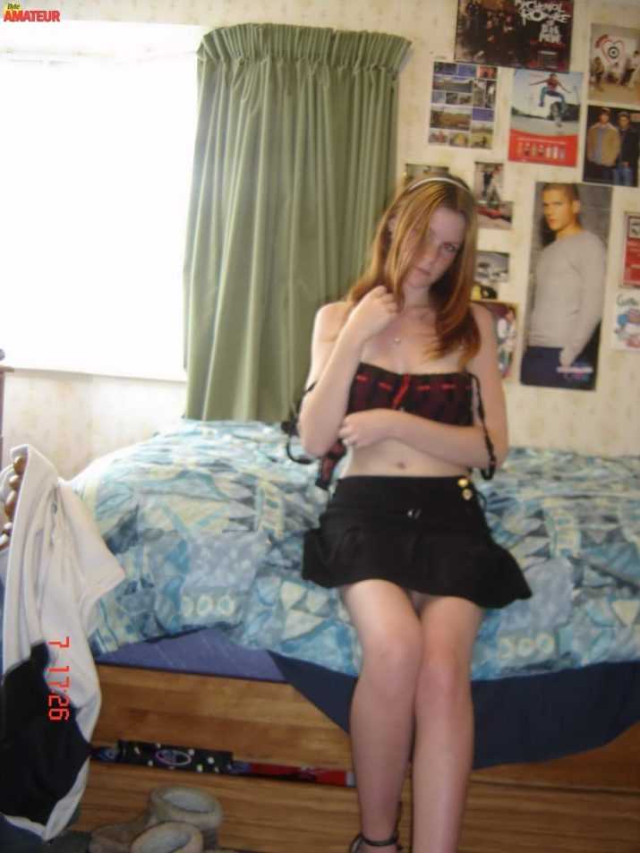 teen-pelirroja-abriendose-el-cono-14