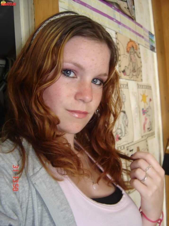 teen-pelirroja-abriendose-el-cono-18