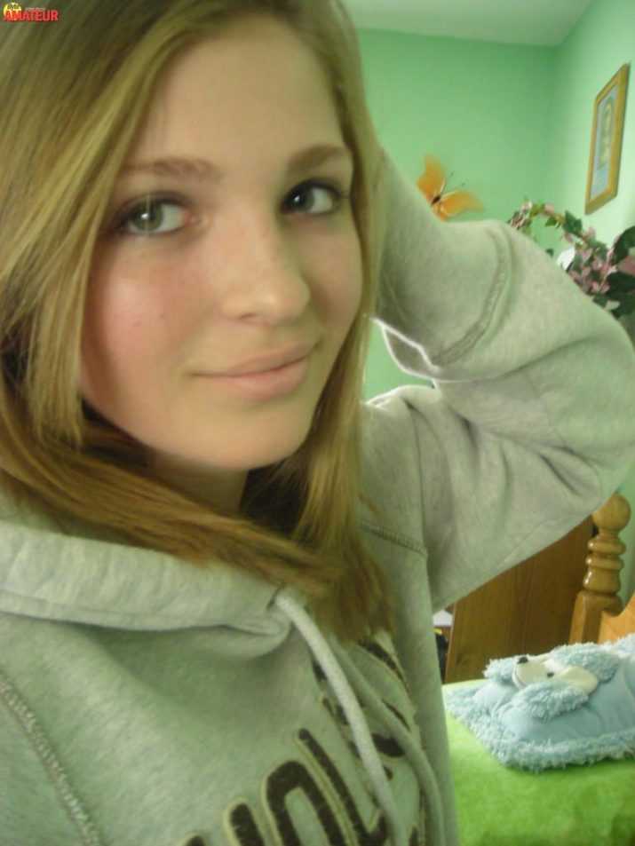 teen-rubia-desnuda-14
