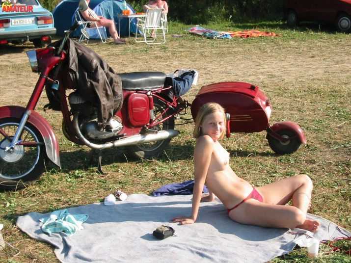 teen-rubia-ojos-azules-desnuda-3