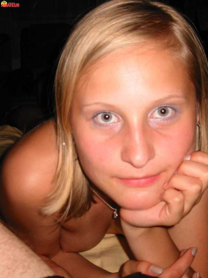 teen-rubia-ojos-azules-desnuda-36