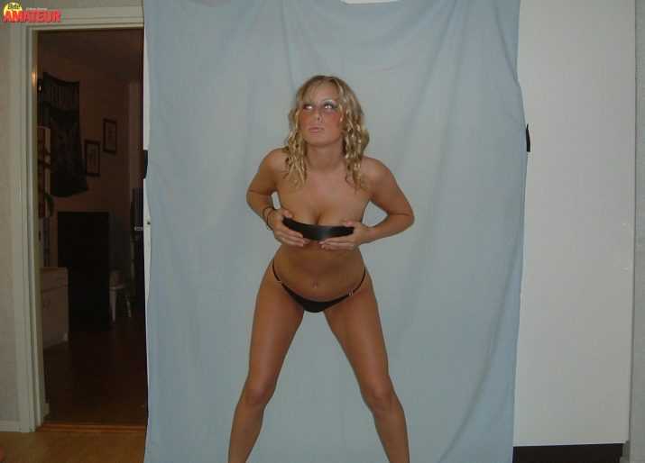 tetona-rubia-mamando-y-desnuda-14