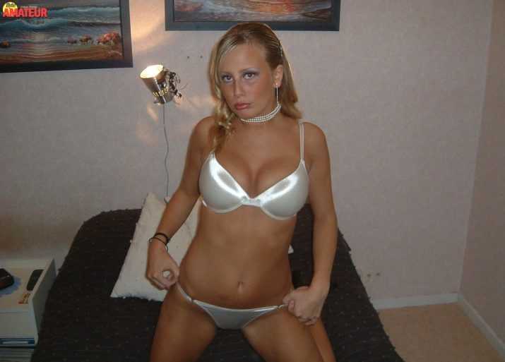tetona-rubia-mamando-y-desnuda-15