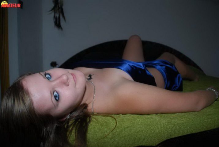 adorable-rubia-chupando-polla-15