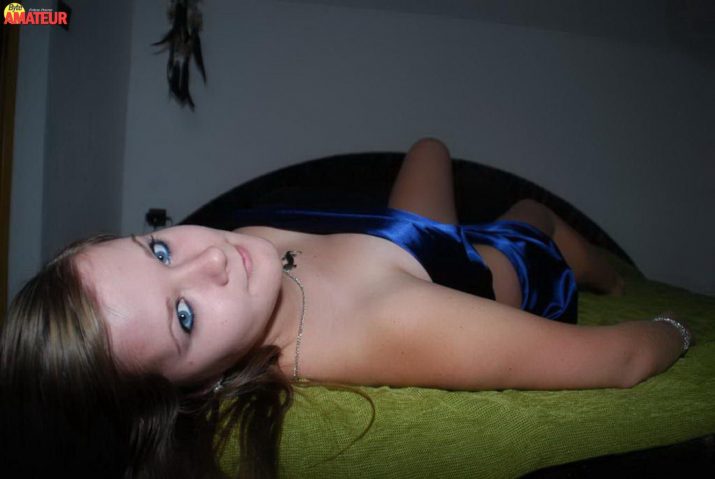 adorable-rubia-chupando-polla-16