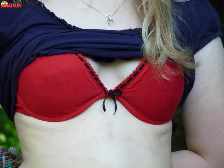 dos-jovencitas-rubias-desnudas-en-el-bosque-44