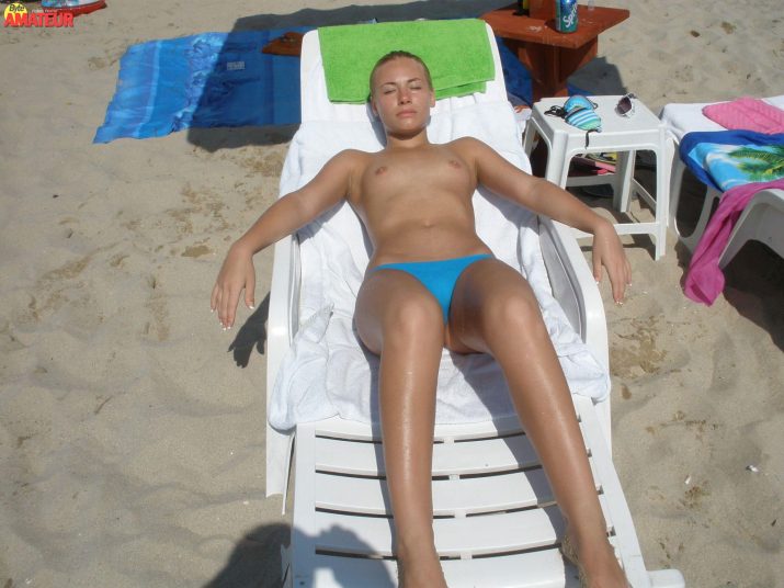 rica-rubia-nudista-3
