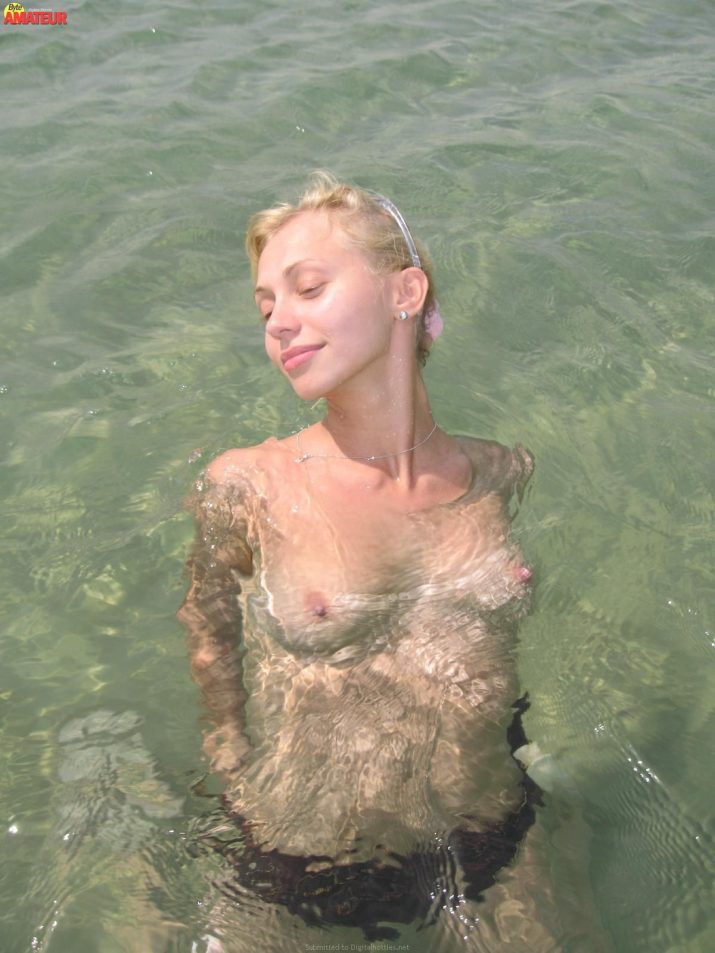 rubia-bisexual-cachonda-45