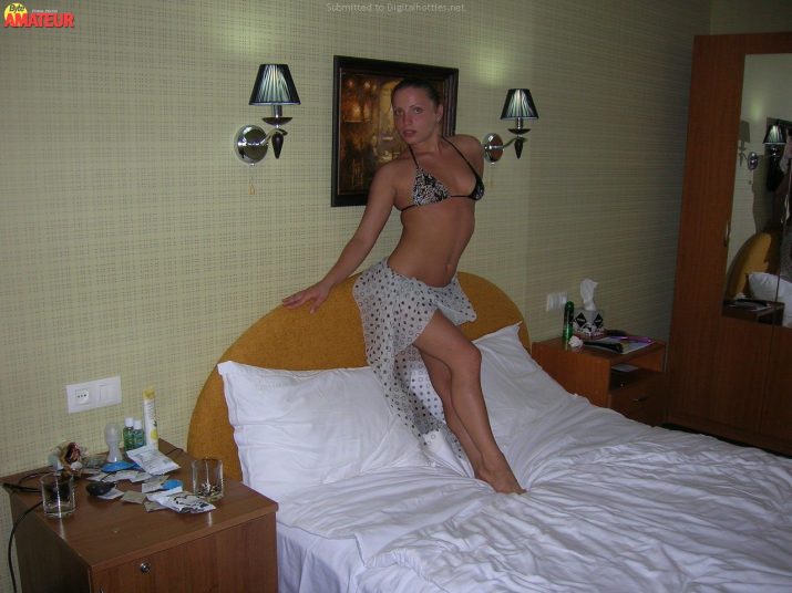 brasilena-desnuda-en-sus-vacaciones-14