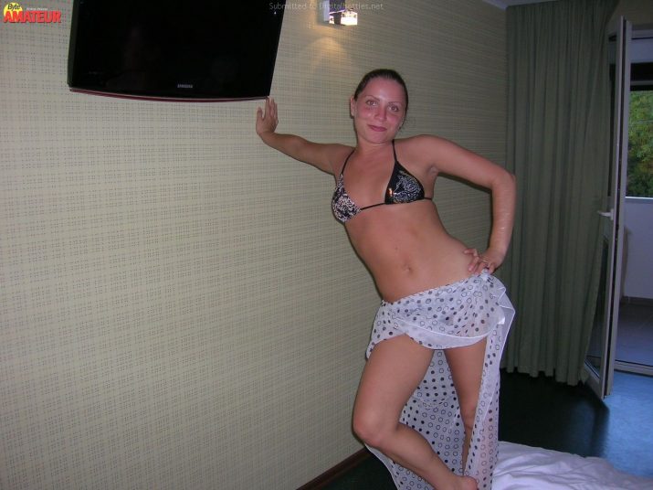 brasilena-desnuda-en-sus-vacaciones-16