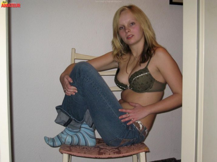 chaparrita-rubia-posando-desnuda-4