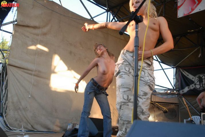 chicas-desnudas-en-concierto-de-rock-31