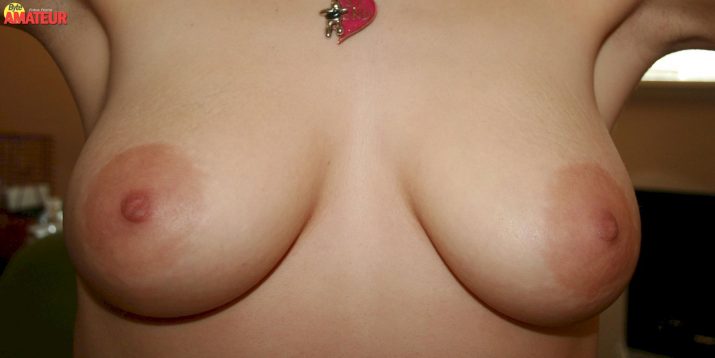 jovencita-tetona-cogiendo-25