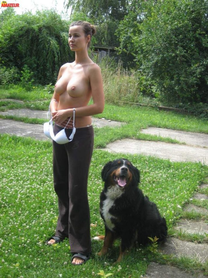 madura-exhibiendo-las-tetas-75