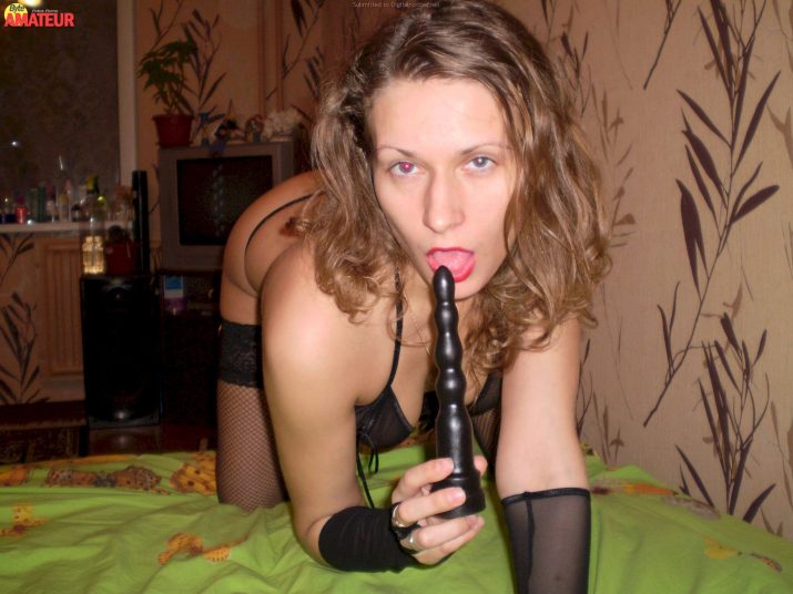 madura-pillada-banandose-28