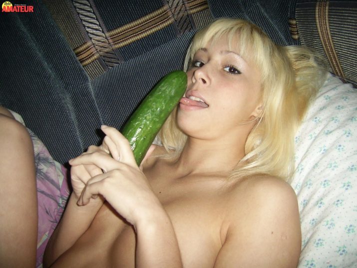pendeja-rubia-le-comen-la-cola-24
