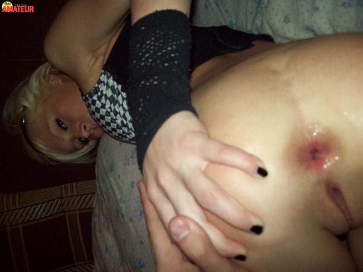 pendeja-rubia-le-comen-la-cola-3