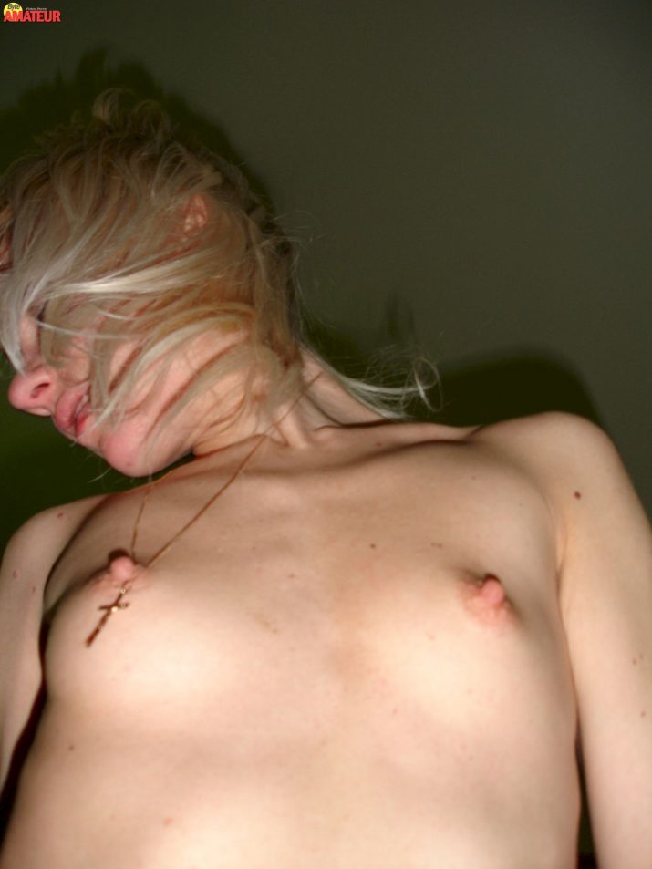 punk-rubia-cogiendo-4